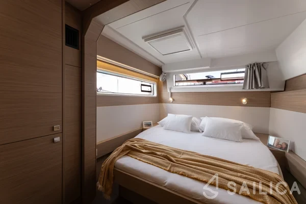 Lagoon 43 Power - Yacht Charter Sailica