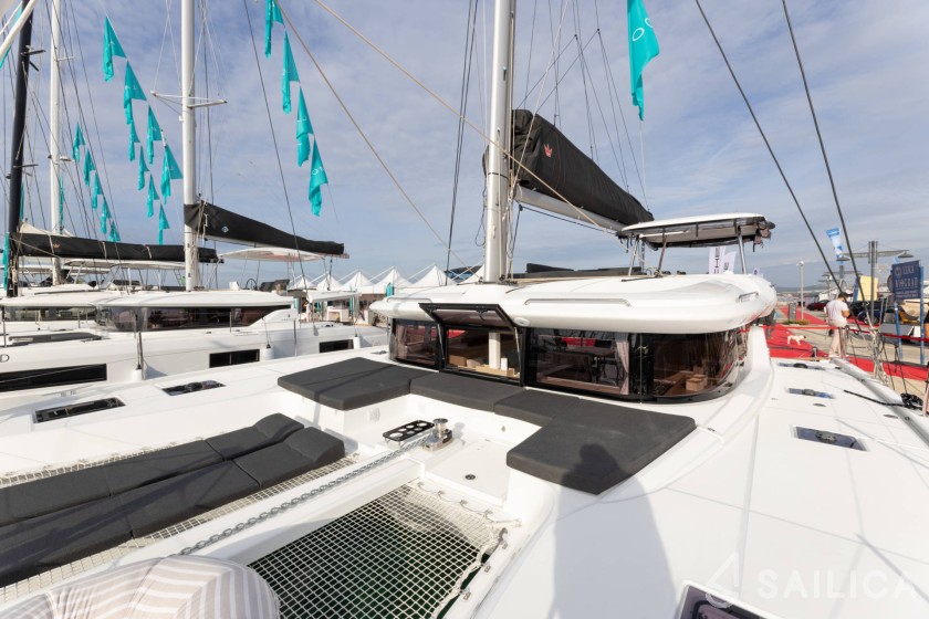 Lagoon 43 Power - Yacht Charter Sailica