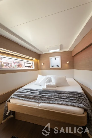 Lagoon 43 Power - Yacht Charter Sailica