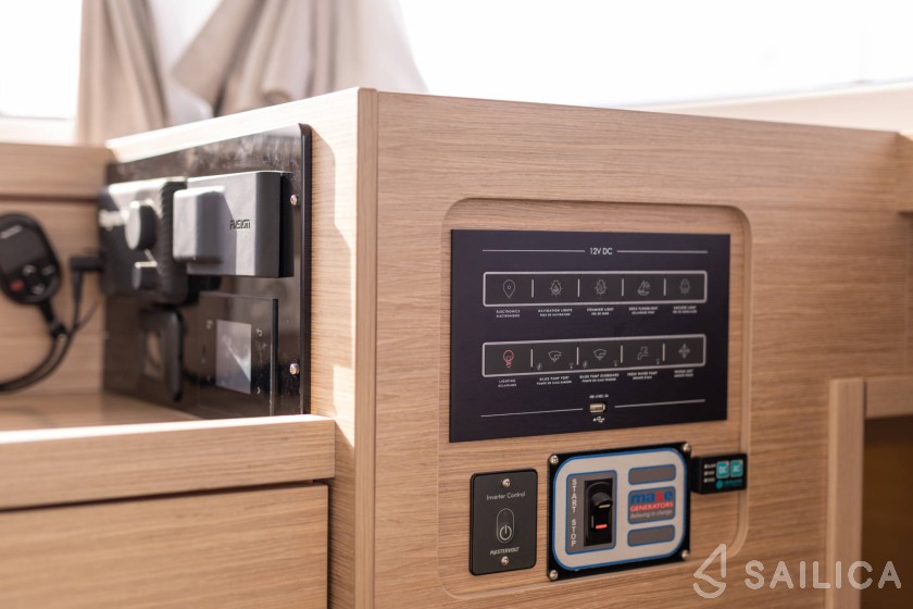 Lagoon 43 Power - Yacht Charter Sailica