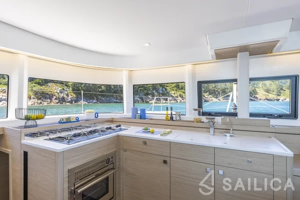 Lagoon 43 Power - Yacht Charter Sailica