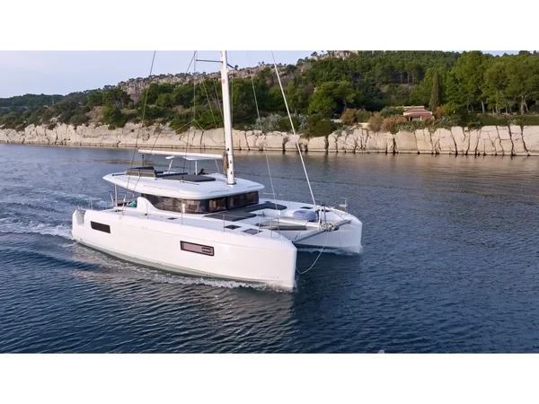 Lagoon 43 Power - Yacht Charter Sailica