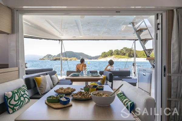 Lagoon 43 Power - Yacht Charter Sailica