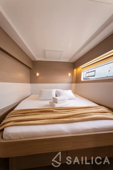 Lagoon 43 Power - Yacht Charter Sailica