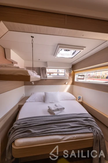 Lagoon 43 Power - Yacht Charter Sailica