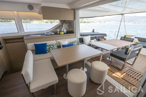 Lagoon 43 Power - Yacht Charter Sailica
