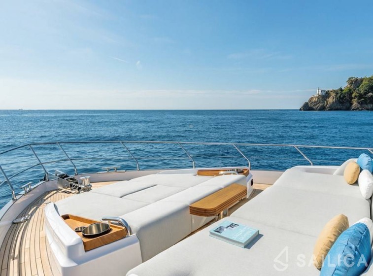 Azimut 68 - Yacht Charter Sailica