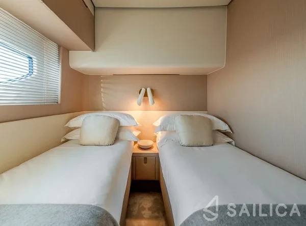 Azimut 68 - Yacht Charter Sailica