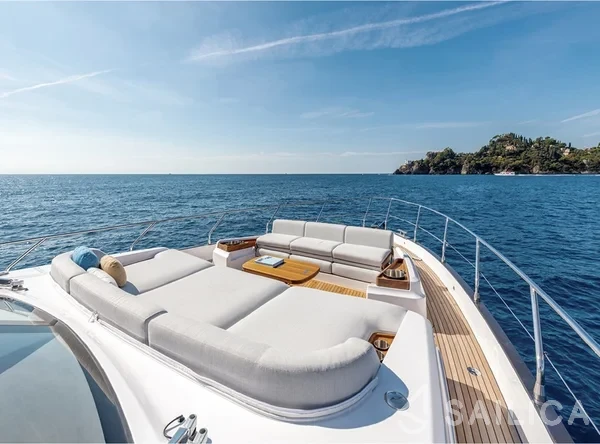 Azimut 68 - Yacht Charter Sailica