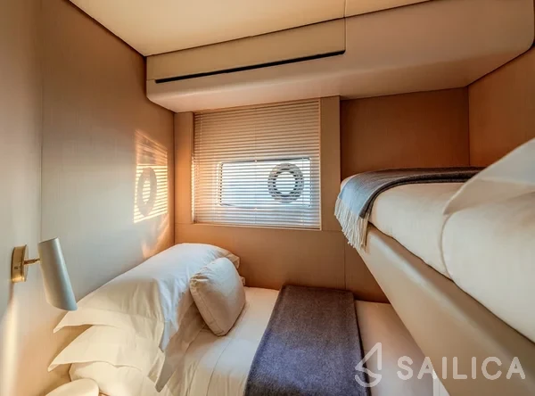 Azimut 68 - Yacht Charter Sailica