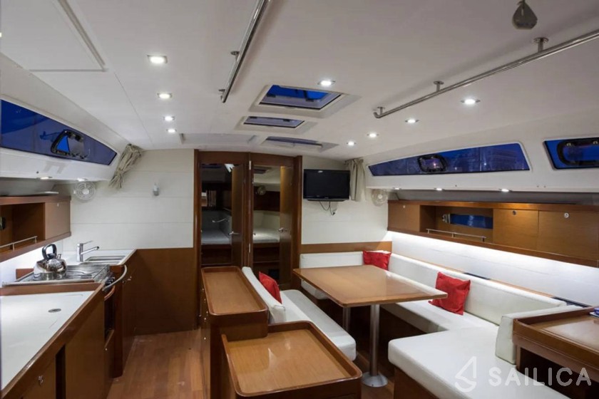 Oceanis 50 Family - Yacht Charter Sailica