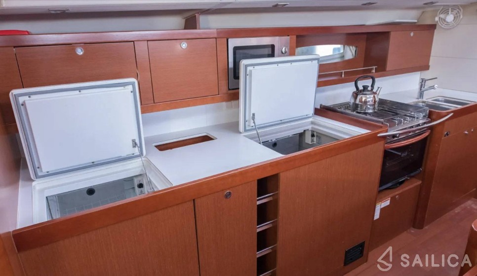 Oceanis 50 Family - Yacht Charter Sailica