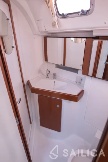 Oceanis 50 Family - Yacht Charter Sailica