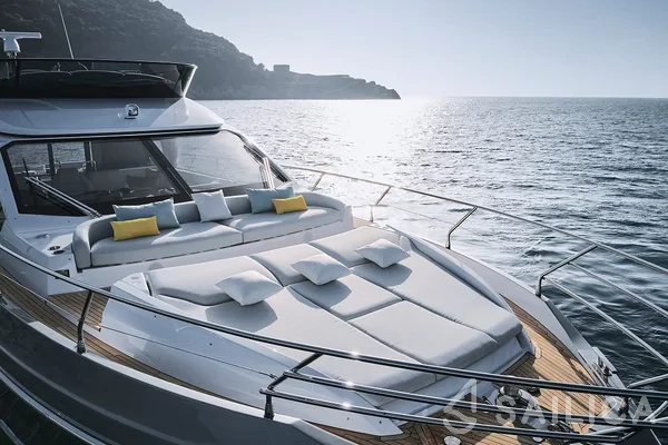 Azimut 53 - Yacht Charter Sailica