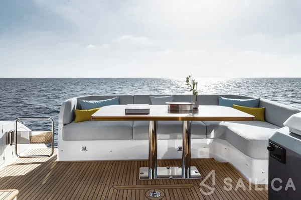 Azimut 53 - Yacht Charter Sailica