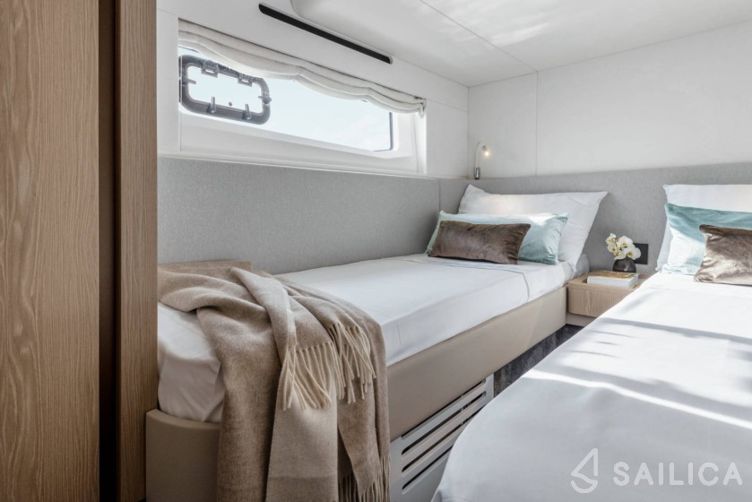 Azimut 53 - Yacht Charter Sailica