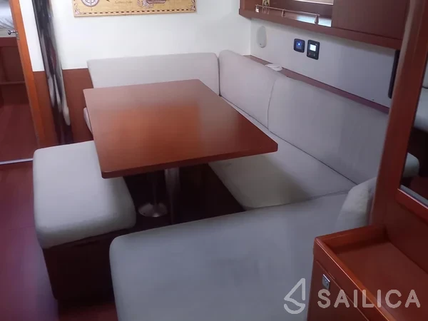 Oceanis 45 - Yacht Charter Sailica