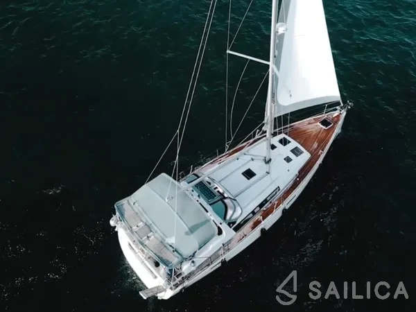 Oceanis 45 - Yacht Charter Sailica