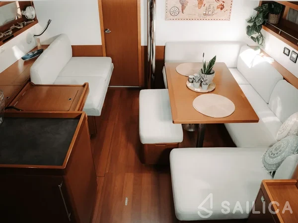 Oceanis 45 - Yacht Charter Sailica