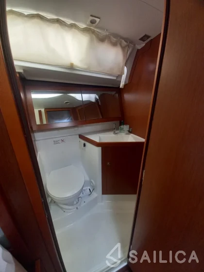 Oceanis 45 - Yacht Charter Sailica