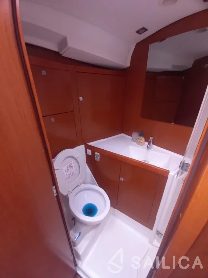 Oceanis 45 - Yacht Charter Sailica