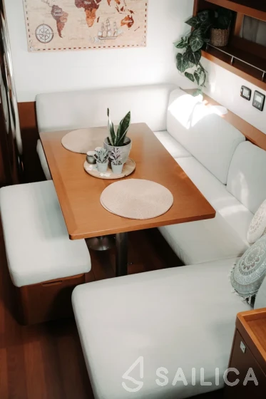 Oceanis 45 - Yacht Charter Sailica