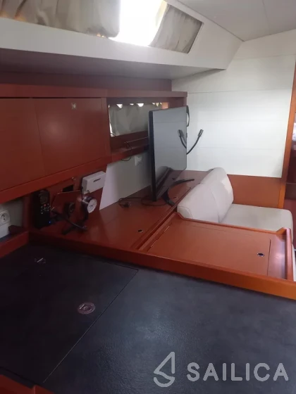 Oceanis 45 - Yacht Charter Sailica