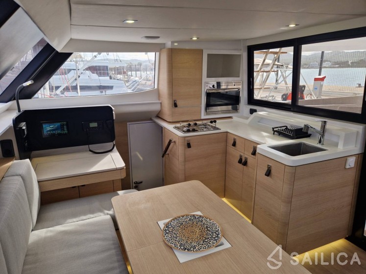 Aventura 37 - Yacht Charter Sailica