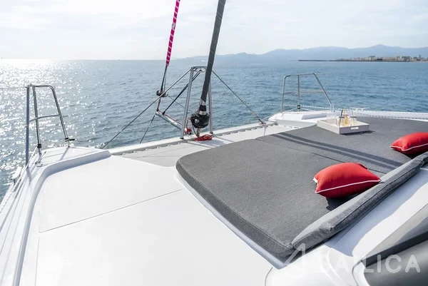 Aventura 37 - Yacht Charter Sailica