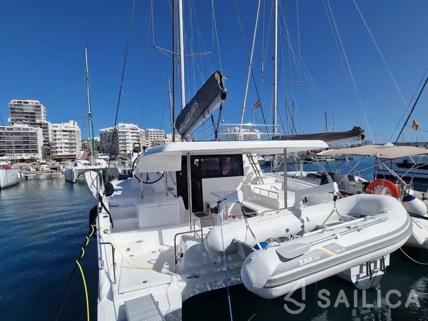 Aventura 37 - Yacht Charter Sailica