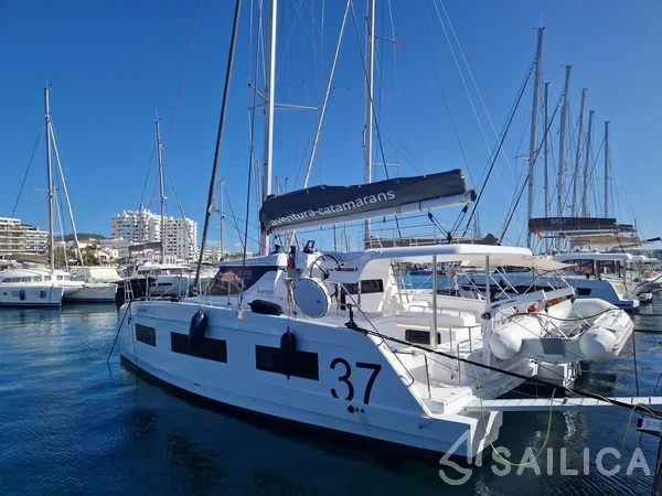 Aventura 37 - Yacht Charter Sailica