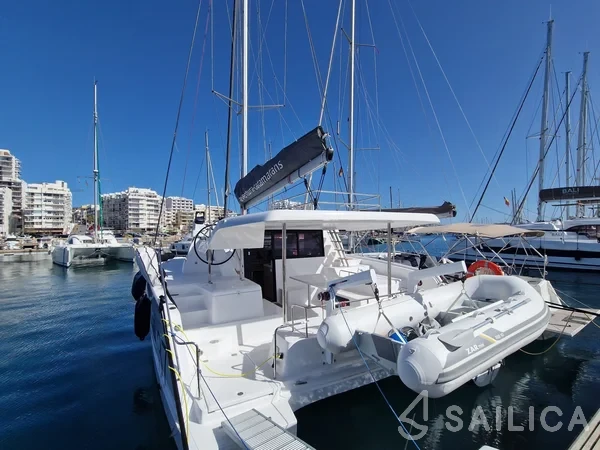 Aventura 37 - Yacht Charter Sailica