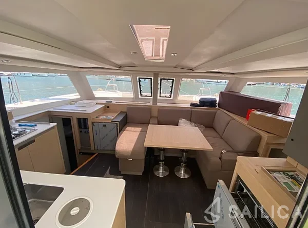 Isla 40 - Yacht Charter Sailica
