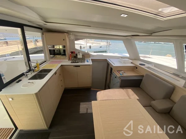 Isla 40 - Yacht Charter Sailica