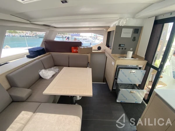 Isla 40 - Yacht Charter Sailica