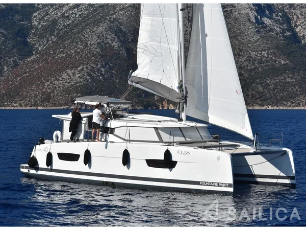 Isla 40 - Yacht Charter Sailica