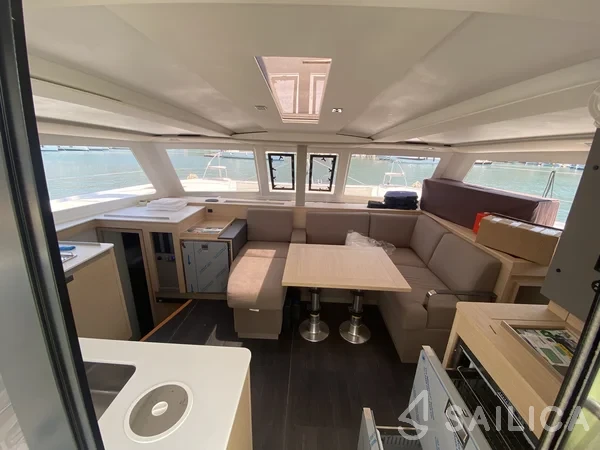 Isla 40 - Yacht Charter Sailica