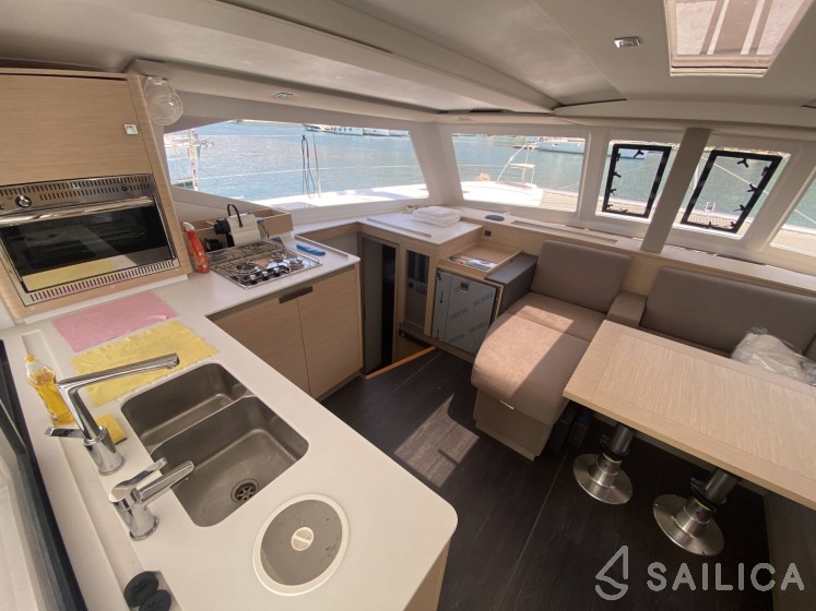 Isla 40 - Yacht Charter Sailica