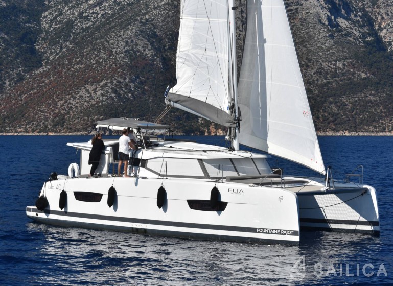 Isla 40 - Yacht Charter Sailica