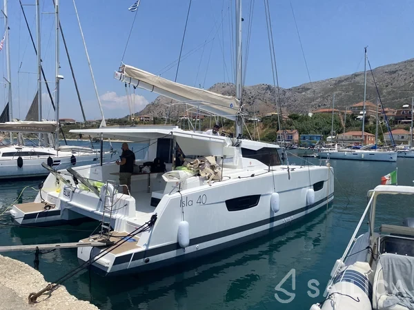 Isla 40 - Yacht Charter Sailica