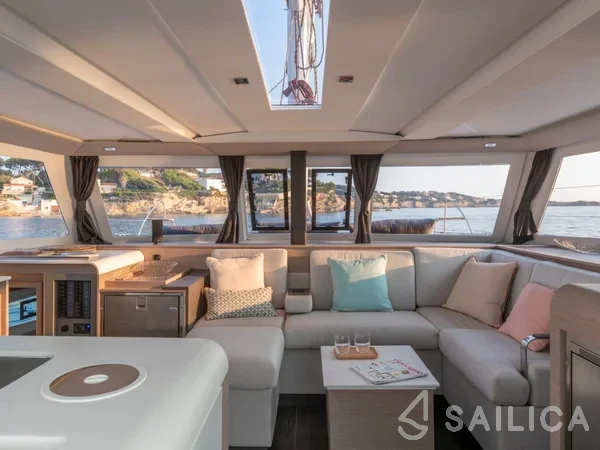 Isla 40 - Yacht Charter Sailica
