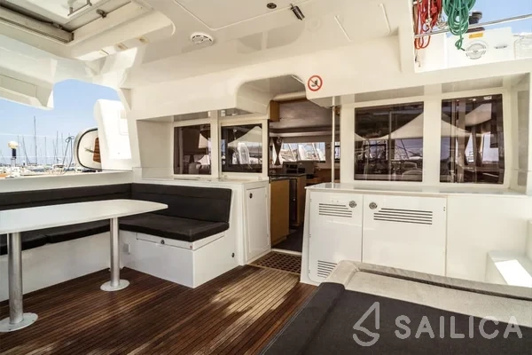 Lagoon 450  Flybridge - Yacht Charter Sailica