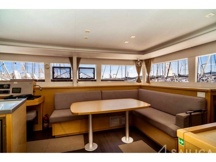Lagoon 450  Flybridge - Yacht Charter Sailica