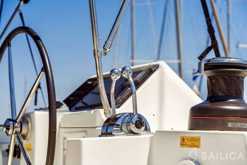 Lagoon 450  Flybridge - Yacht Charter Sailica