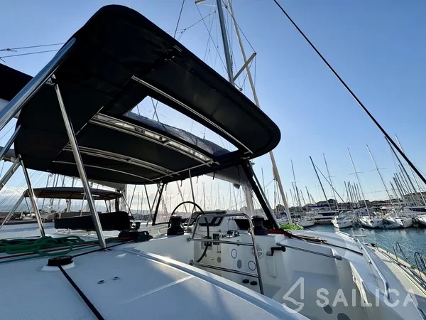 Lagoon 450  Flybridge - Yacht Charter Sailica