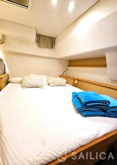 Lagoon 450  Flybridge - Yacht Charter Sailica