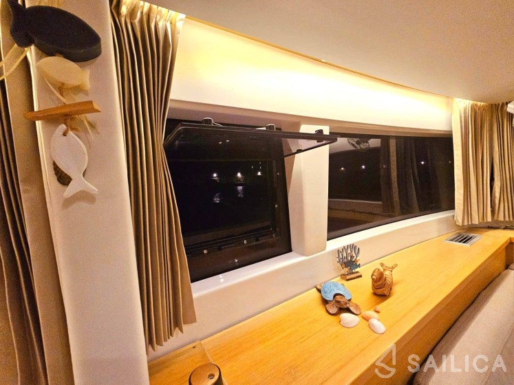 Lagoon 450  Flybridge - Yacht Charter Sailica