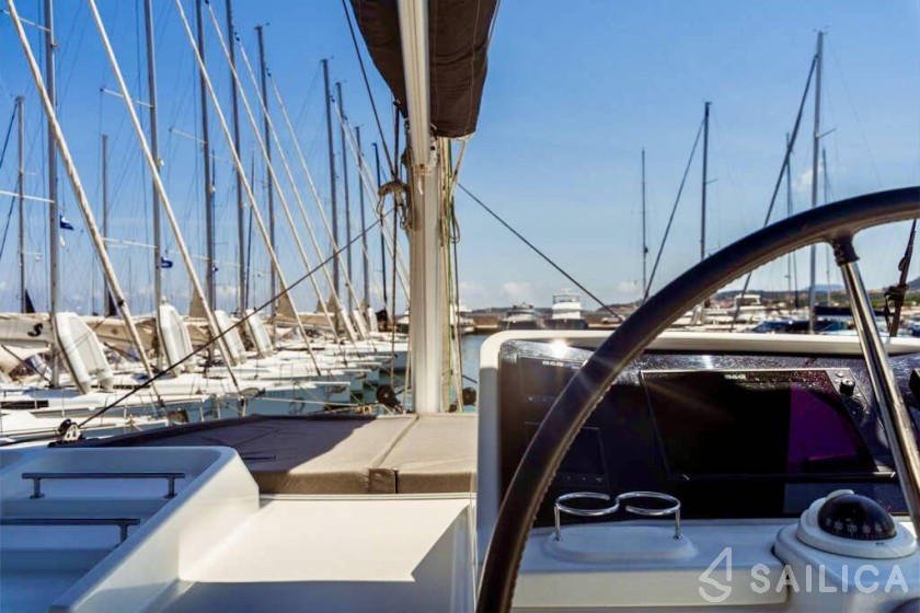 Lagoon 450  Flybridge - Yacht Charter Sailica