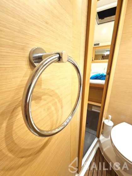 Lagoon 450  Flybridge - Yacht Charter Sailica