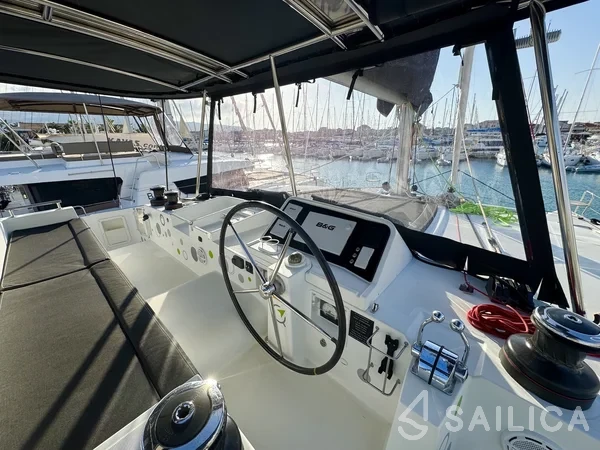 Lagoon 450  Flybridge - Yacht Charter Sailica